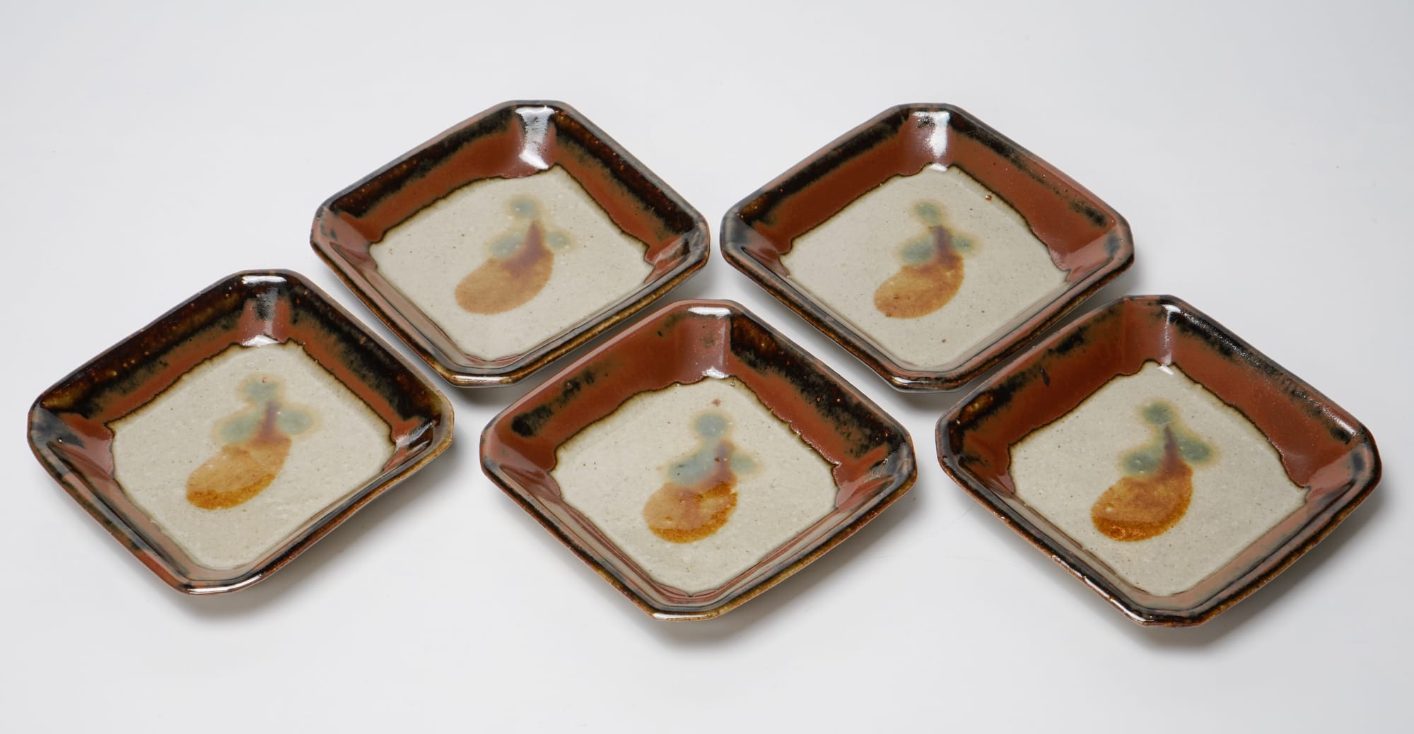 Hamada Shoji 濱田庄司, Set of 5 dishes with persimmon glaze