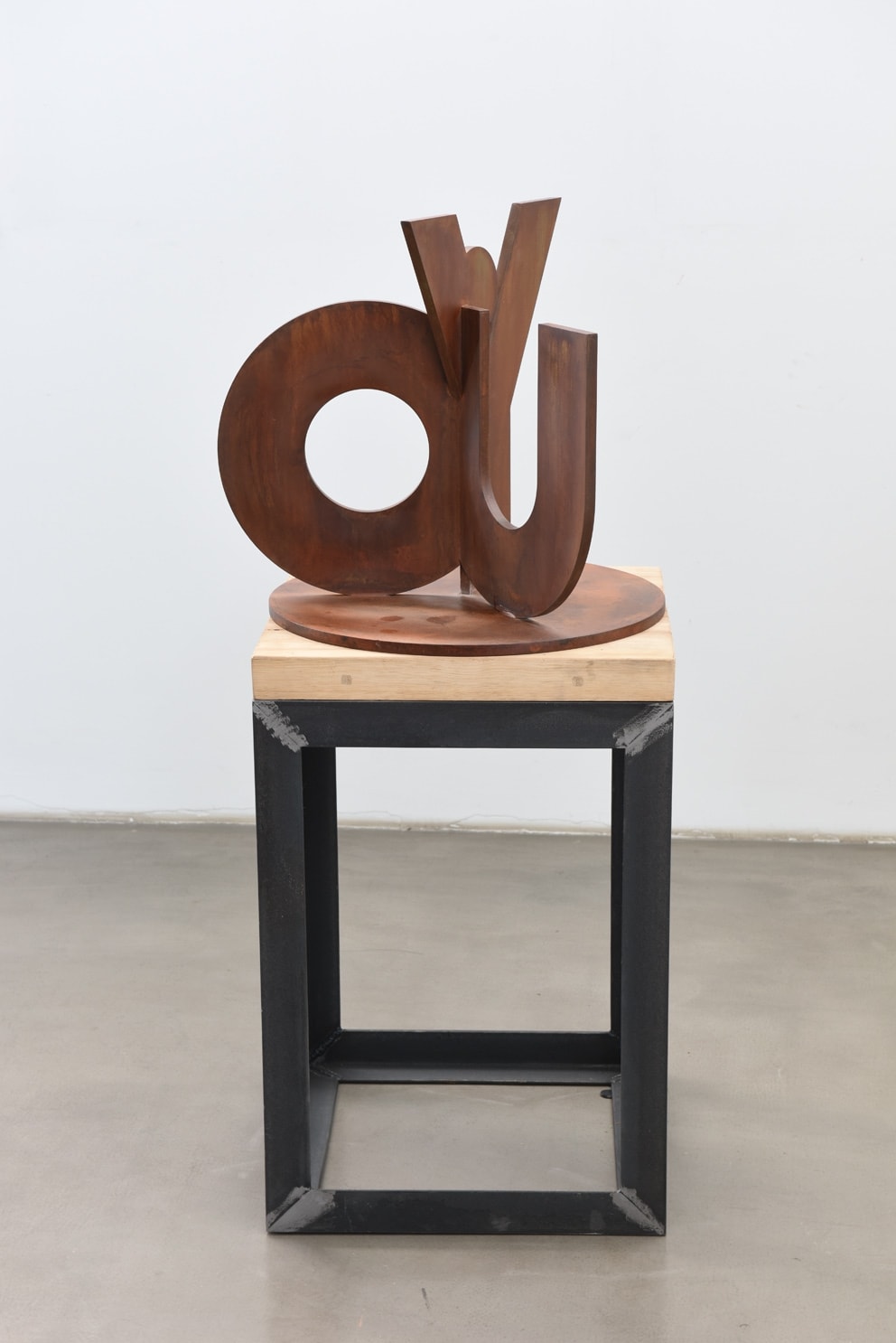 Huang Rui YOU Iron 53.5 x 60 x 62 cm