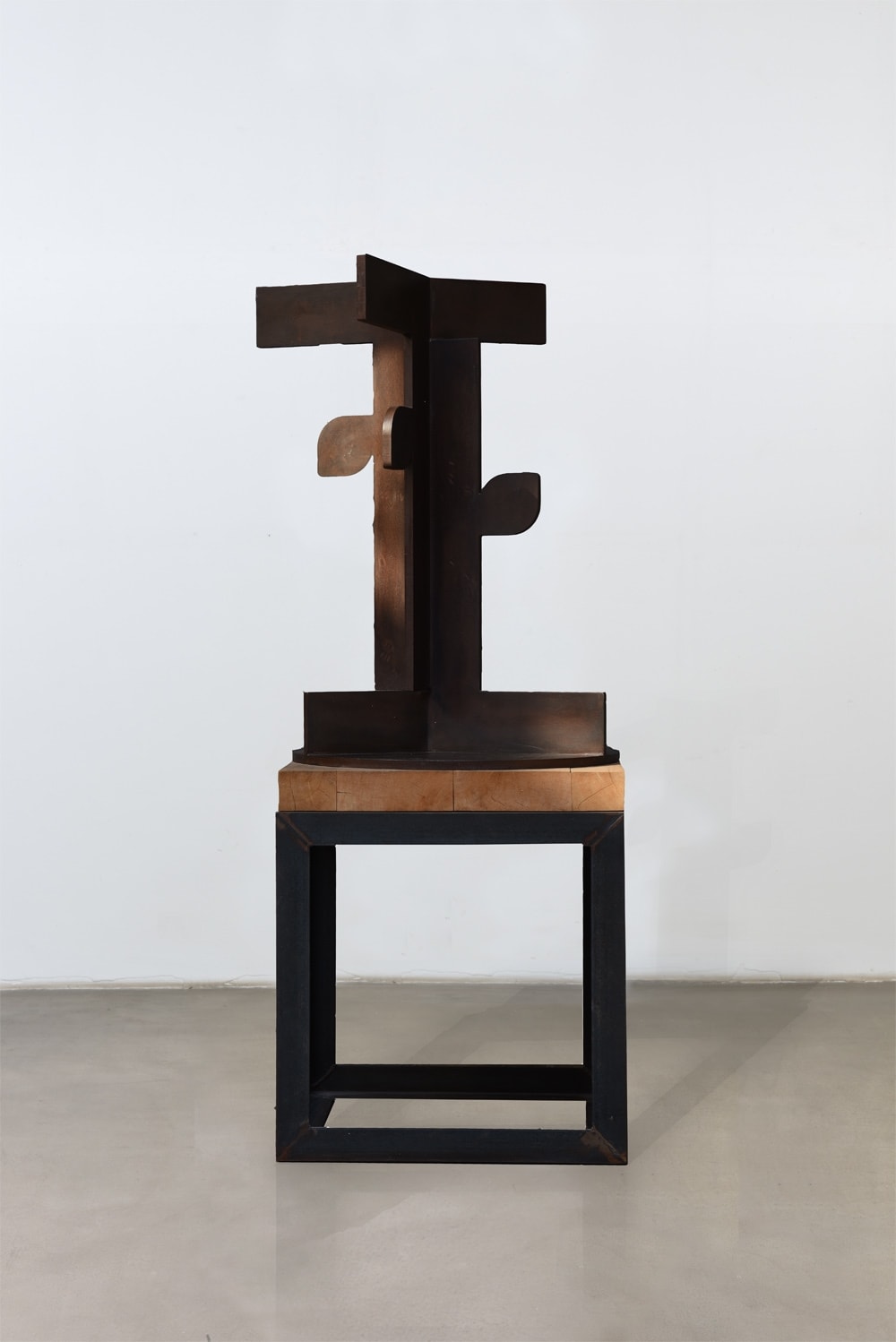 Huang Rui Up and Down Iron 92 x 64 x 64 cm