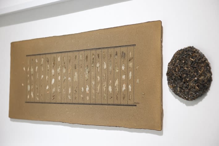 Jiang Ji'An Listen to the east wind boiling in the teapot at night Mixted Media 84 x 33 cm, 16 x 16 cm