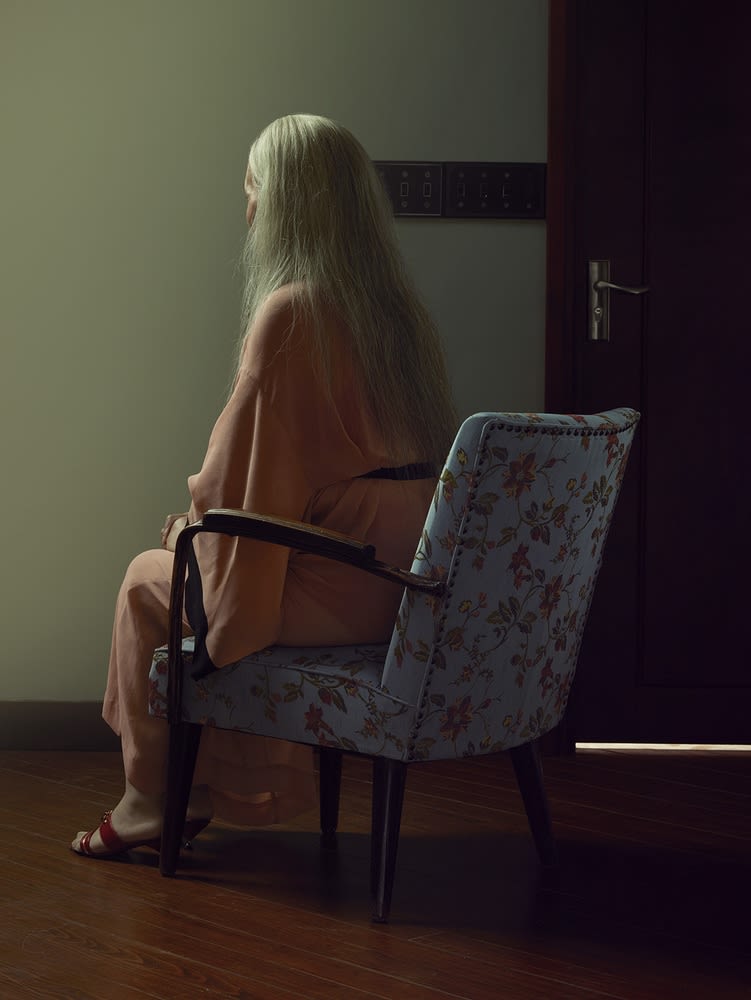 Erwin Olaf Shanghai Huai Hai 116 The seated lady (large) Photograph 120 x 90 cm