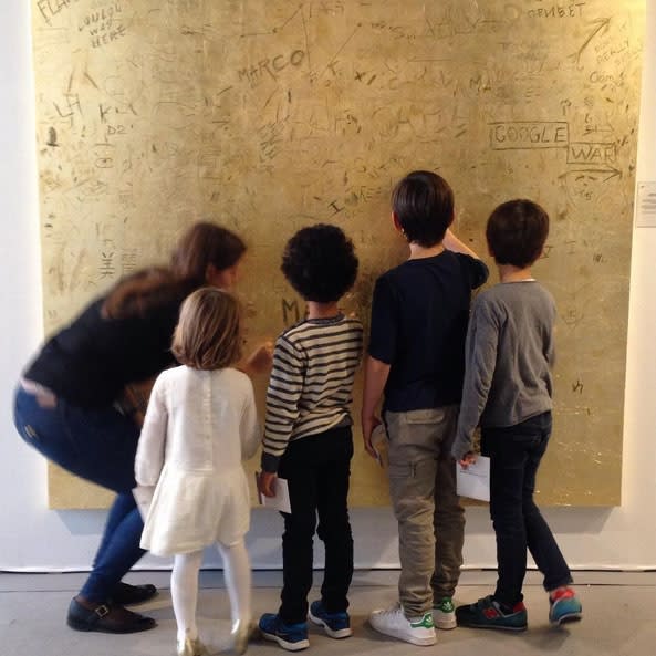 James Heeley Scent in 4m2 installation olfactive et tactile Feuilles de cuivre, huile parfumée, peinture acrylique sur bois 200 x 200 cm