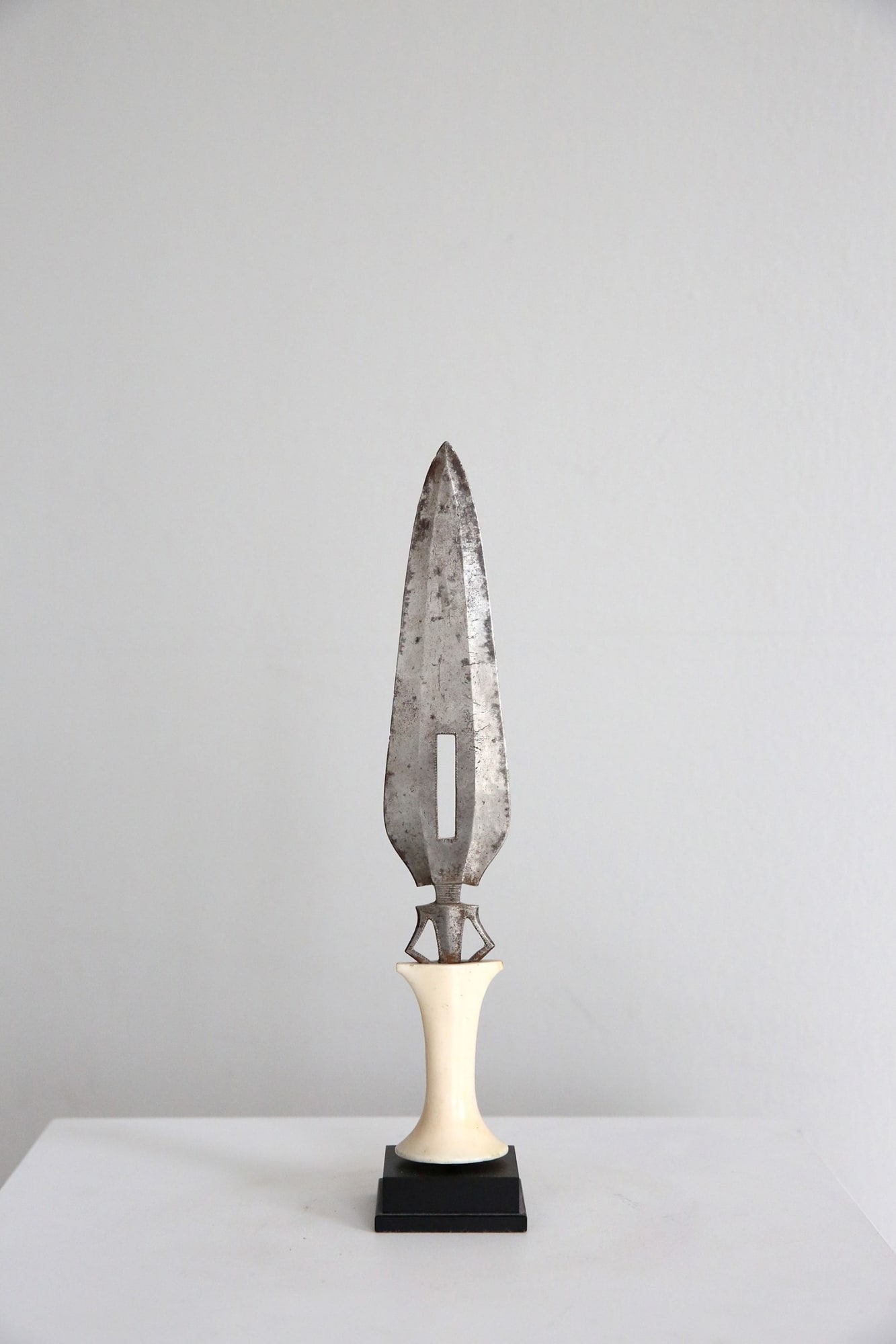 Anonymous Mangbetu artist, Prestige Knife