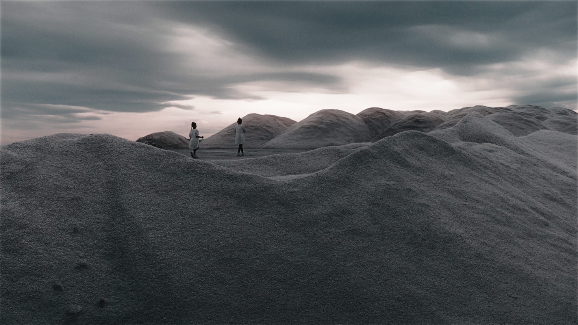 Julianknxx, What Colours Can We Dream in This Night Filled with Salt? , 2025