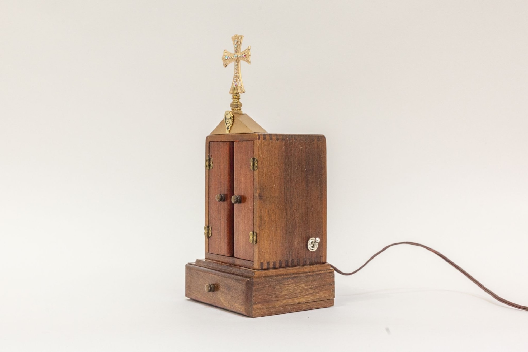 Jeffrey Vallance, Col. Sanders Lighted Shrine, 2019