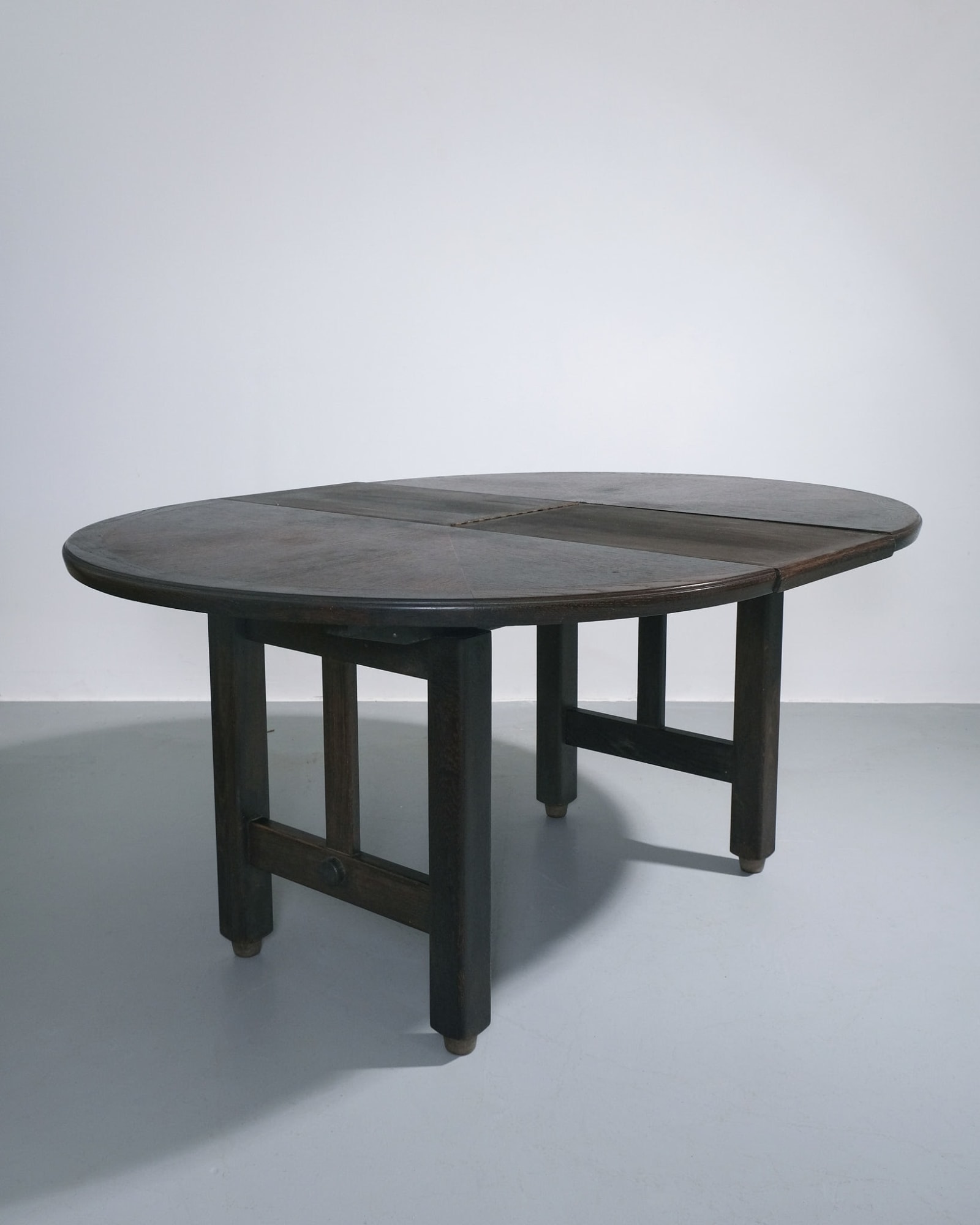 Guillerme et Chambron, Circular-top Extendable Dining Table