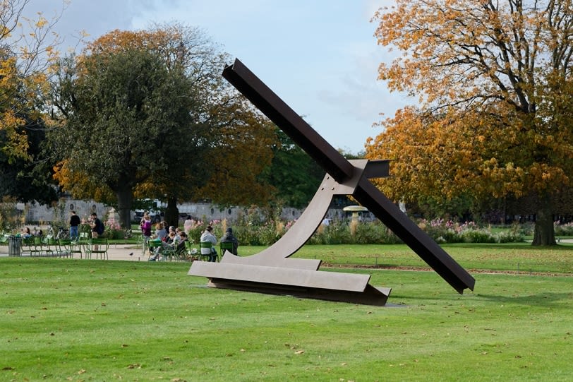 Mark Di Suvero Nelly Acier 381 x 564 x 514.5 cm 150 x 222.05 x 202.56 in