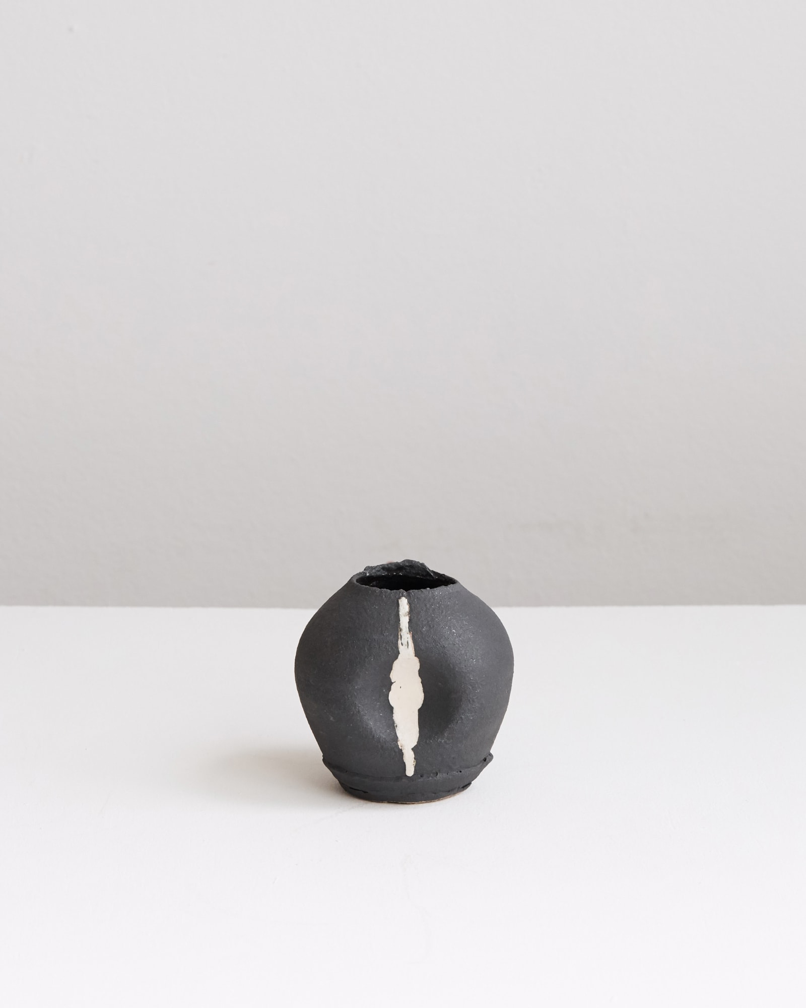 Dan Kelly, Small Pot, 2021