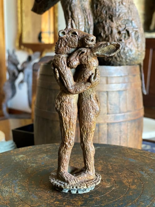 Sophie Ryder, Hugging , 2016