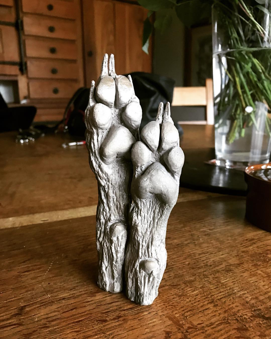 Sophie Ryder, Standing Feet, 2017