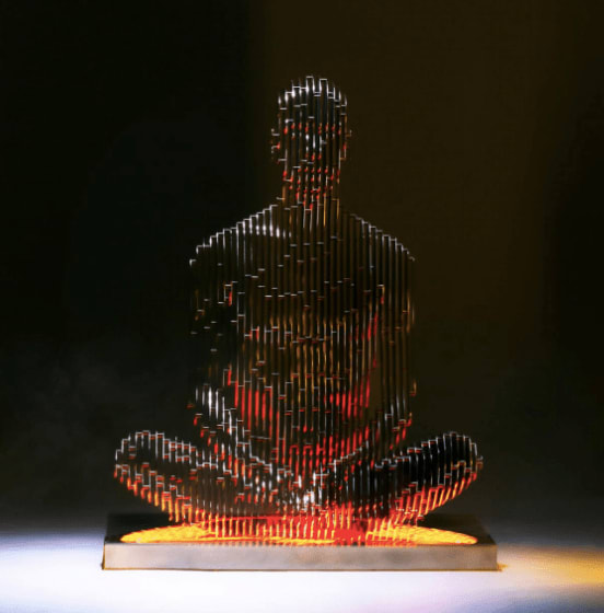 Julian Voss-Andreae, Sitting Man illuminated, 2024