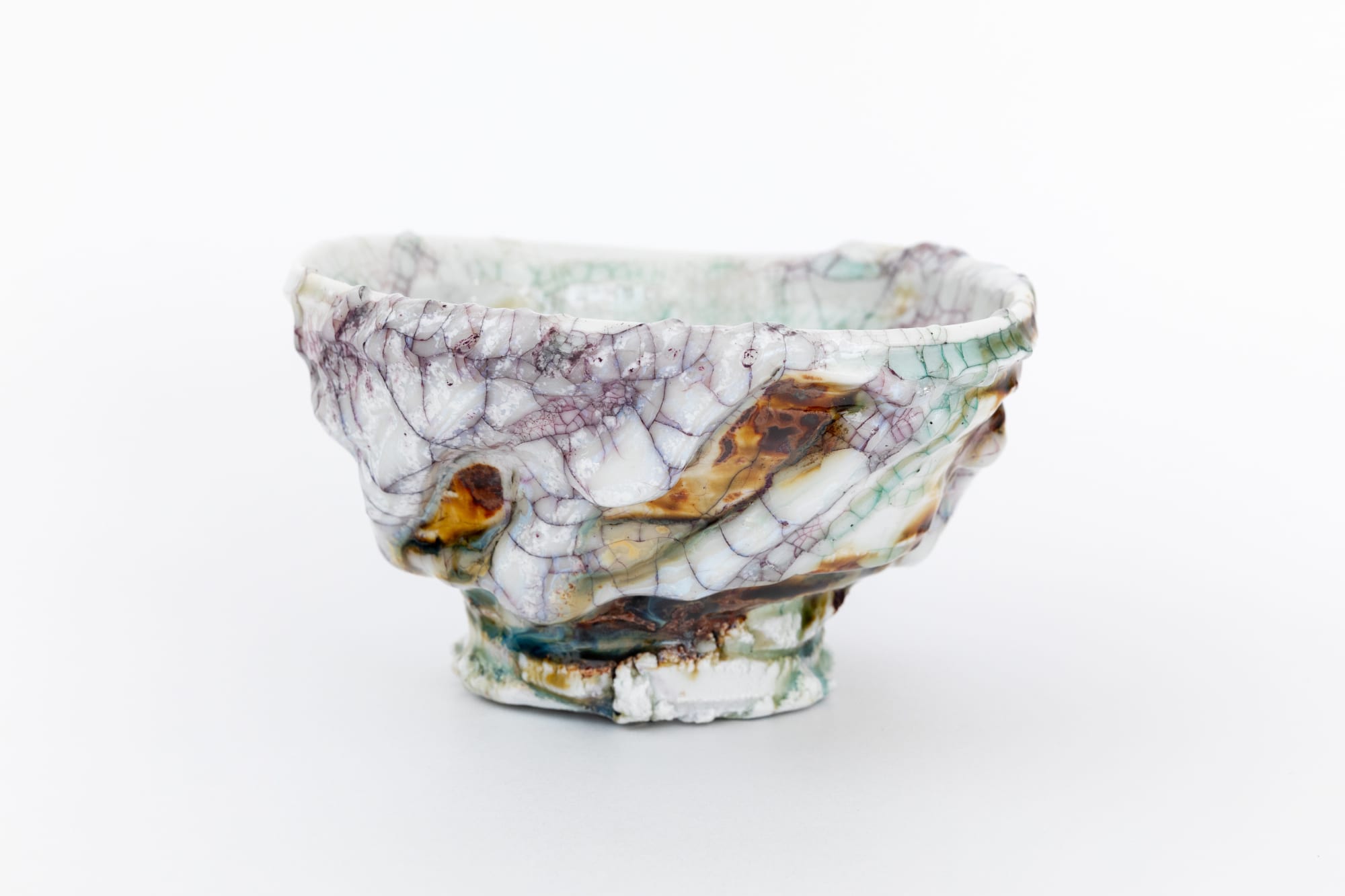 Kodai Ujiie, 漆貫入彩白磁茶盌【非売/Not for Sale】