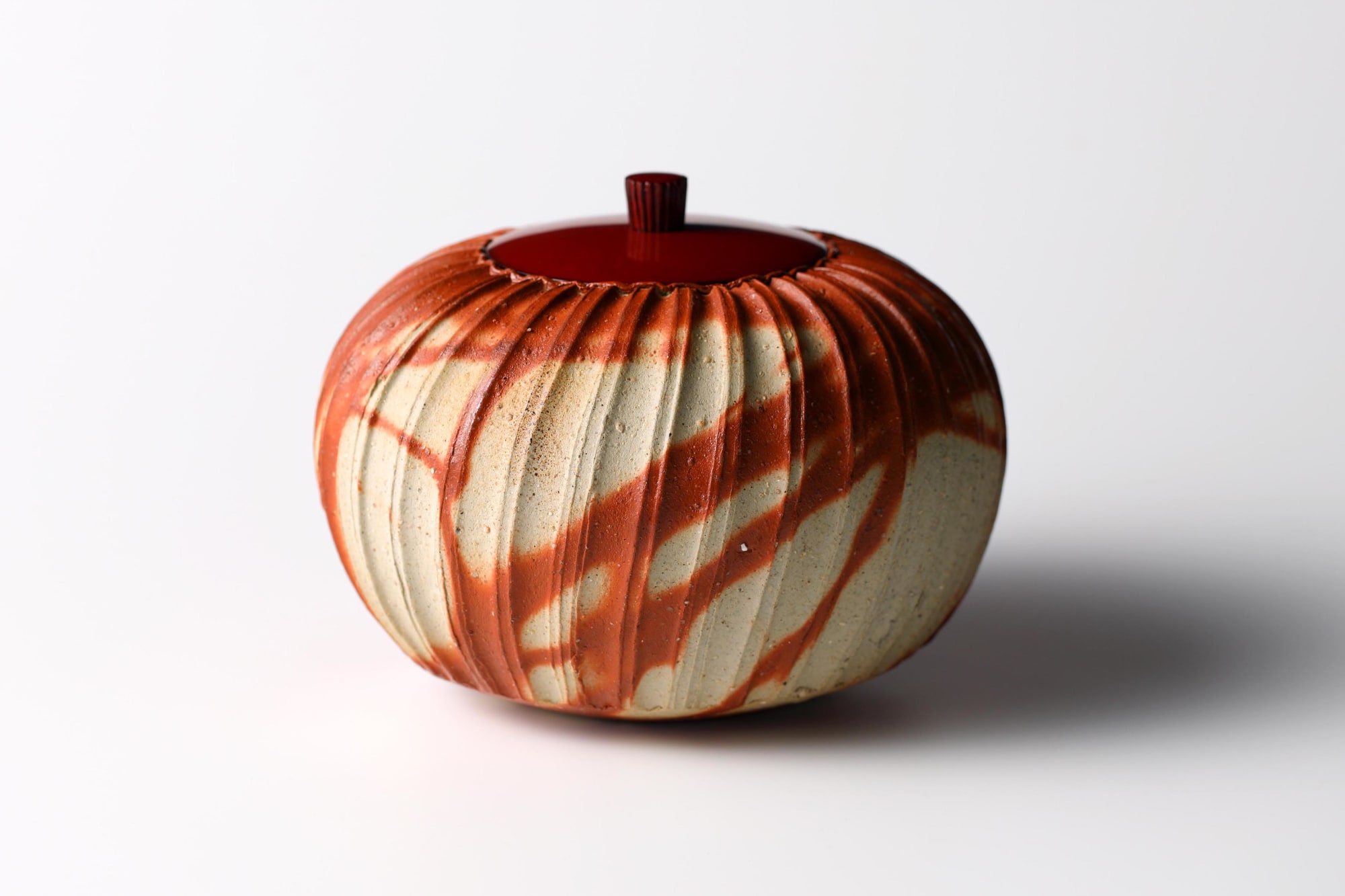 Koichiro Isezaki, Ridge Water Jar, 2019