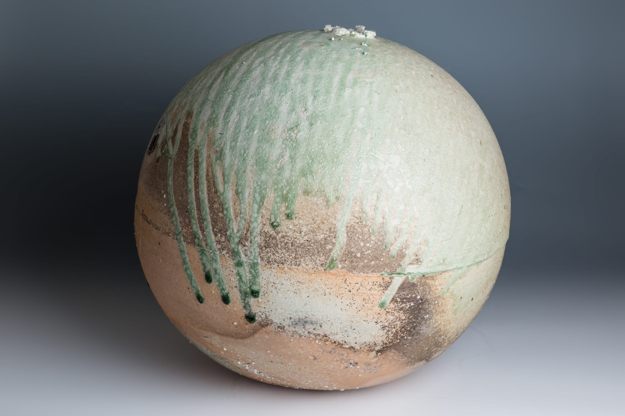 Shiro Tsujimura, Sphere Shaped Jar, Natural glaze