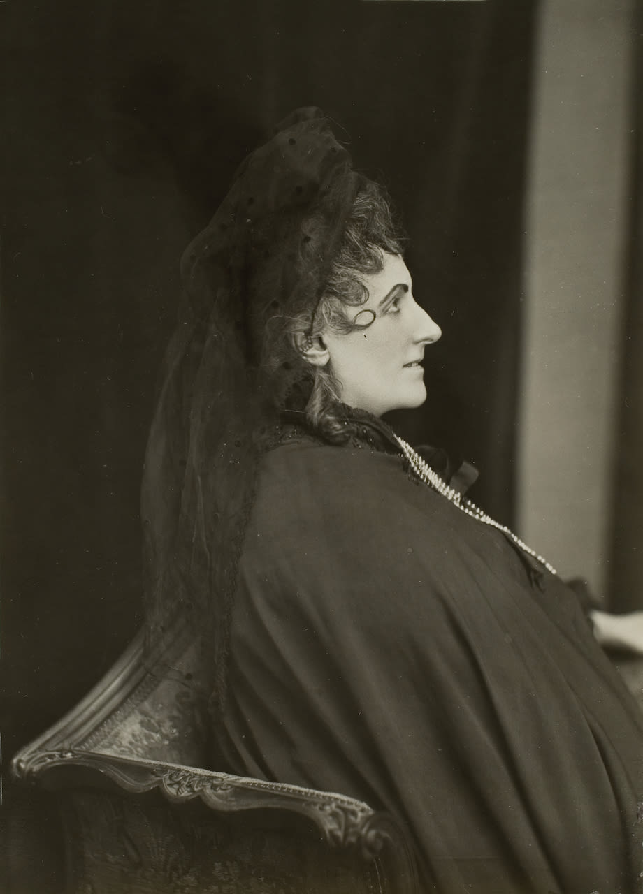 The Countess of Castiglione in collaboration with Pierre-Louis Pierson, La Comtesse de Castiglione - Série Sainte Cécile et Rachel, 1893