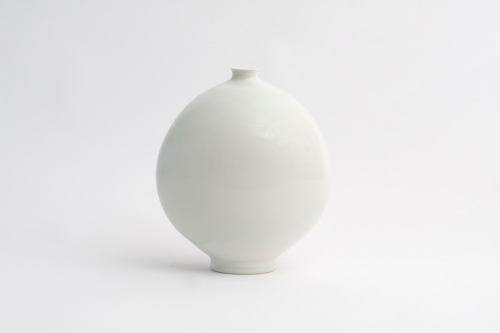 Kim Dong-baik, White Flattened Bottle (warm), 2024