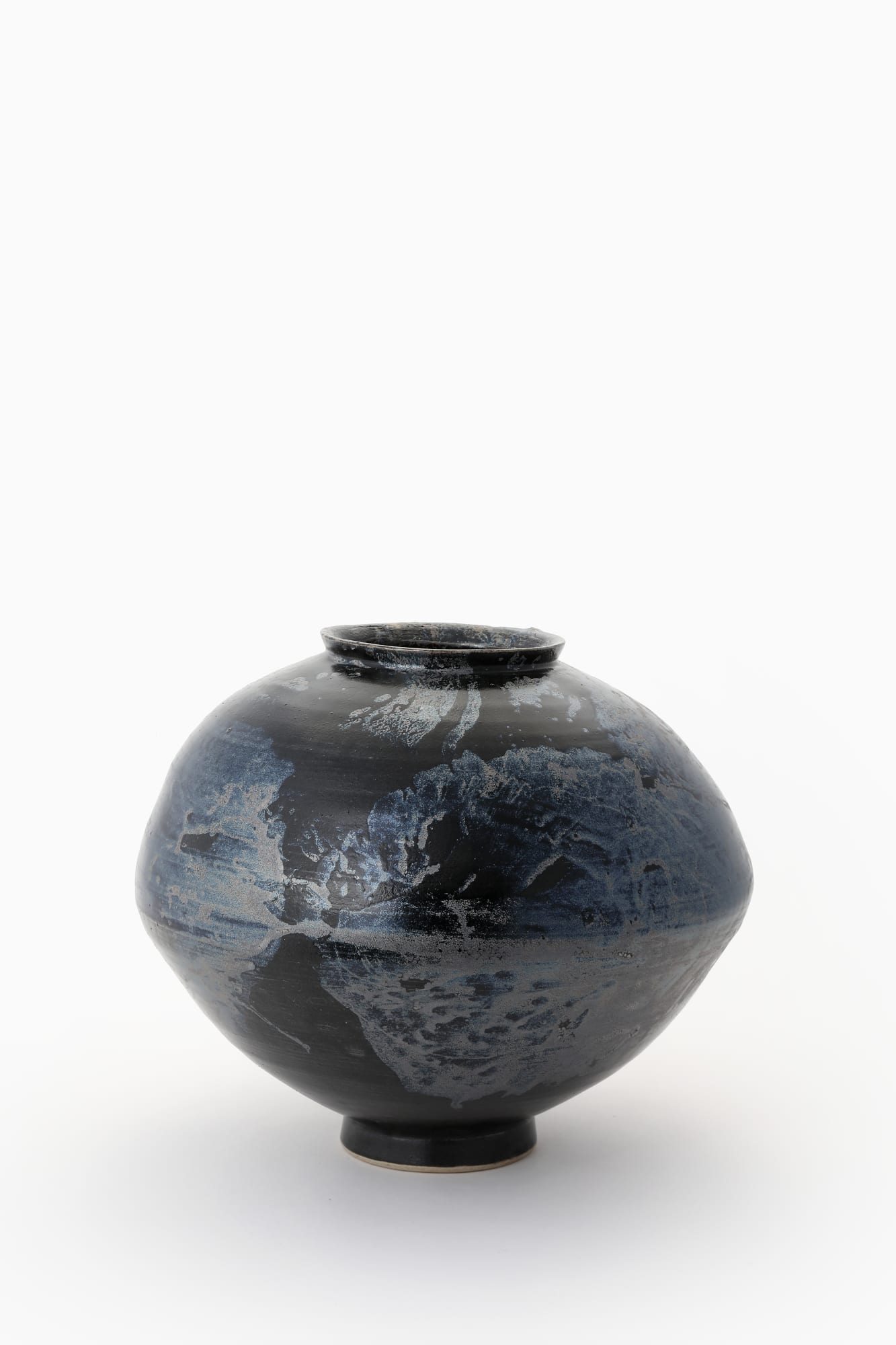 Kim Sy-young, Moon Jar, 2024