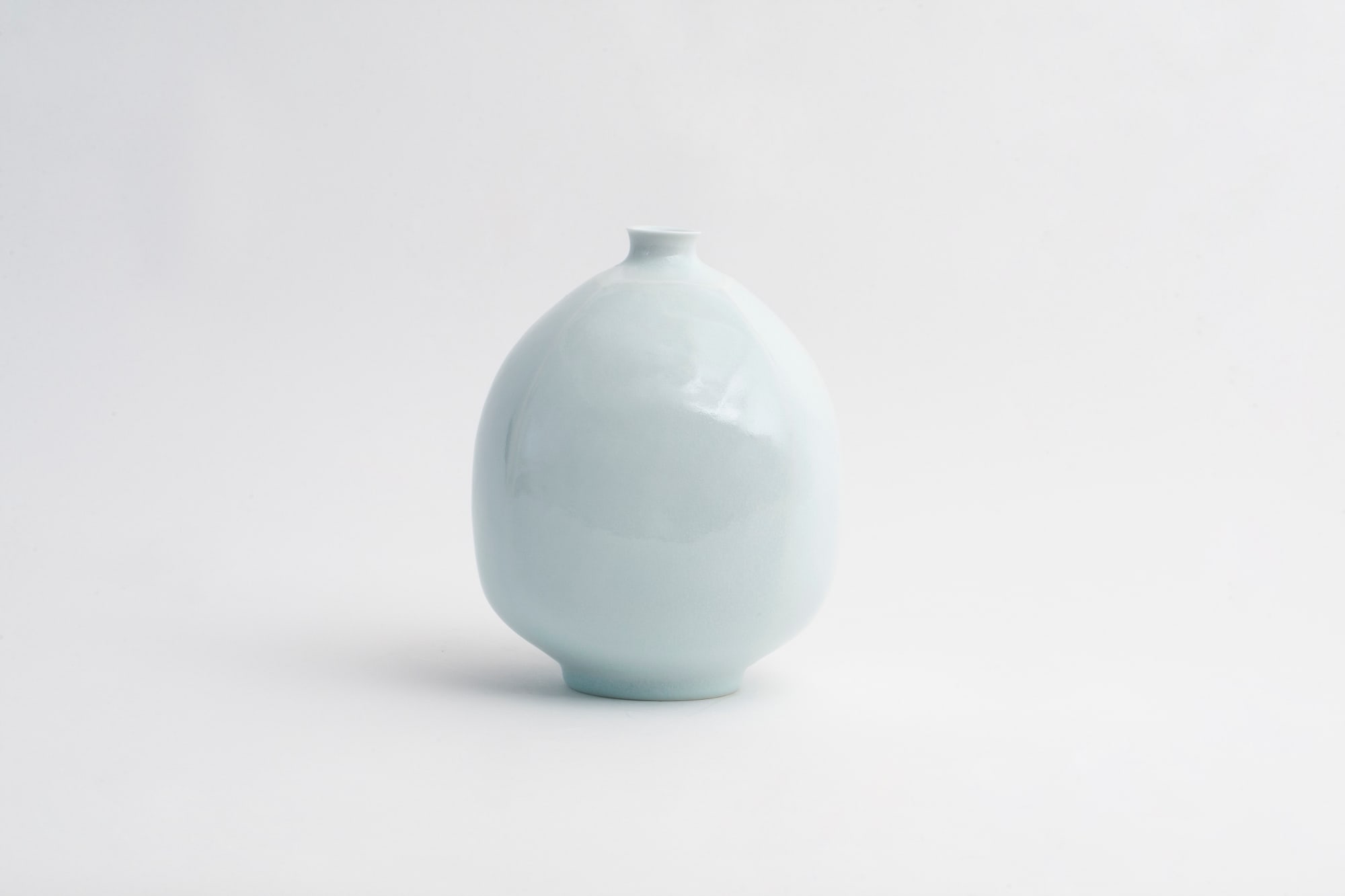 Kim Dong-baik, White Faceted Bottle, 2024