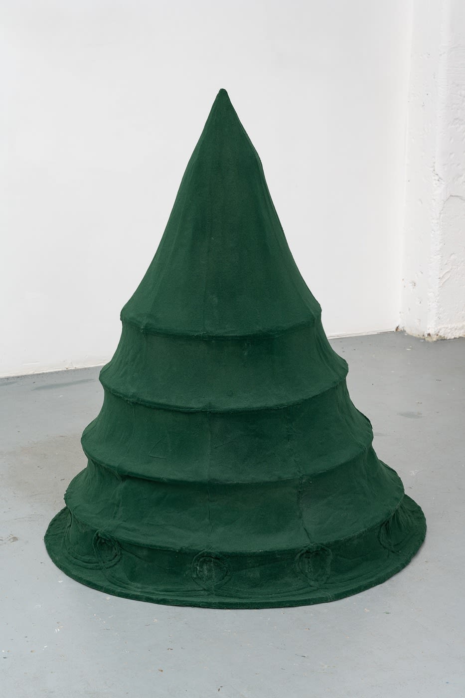 Anaïs Comer, Example of conical topiary , 2023