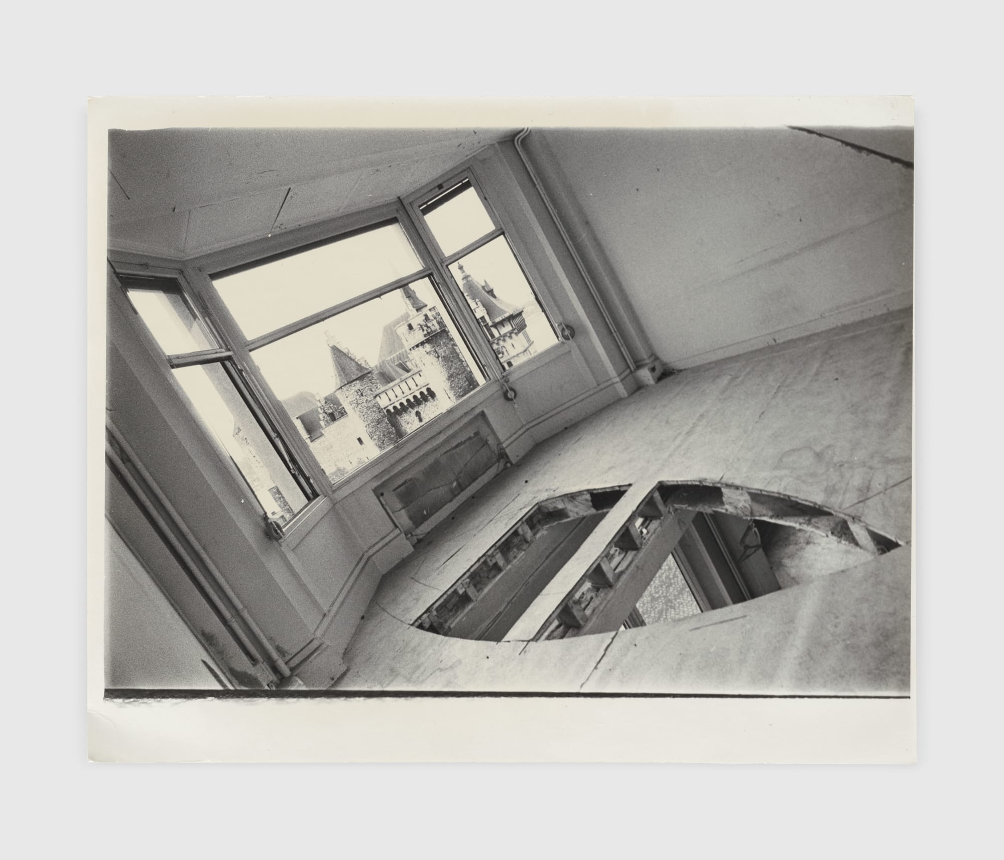 Gordon Matta-Clark, Office Baroque, 1977