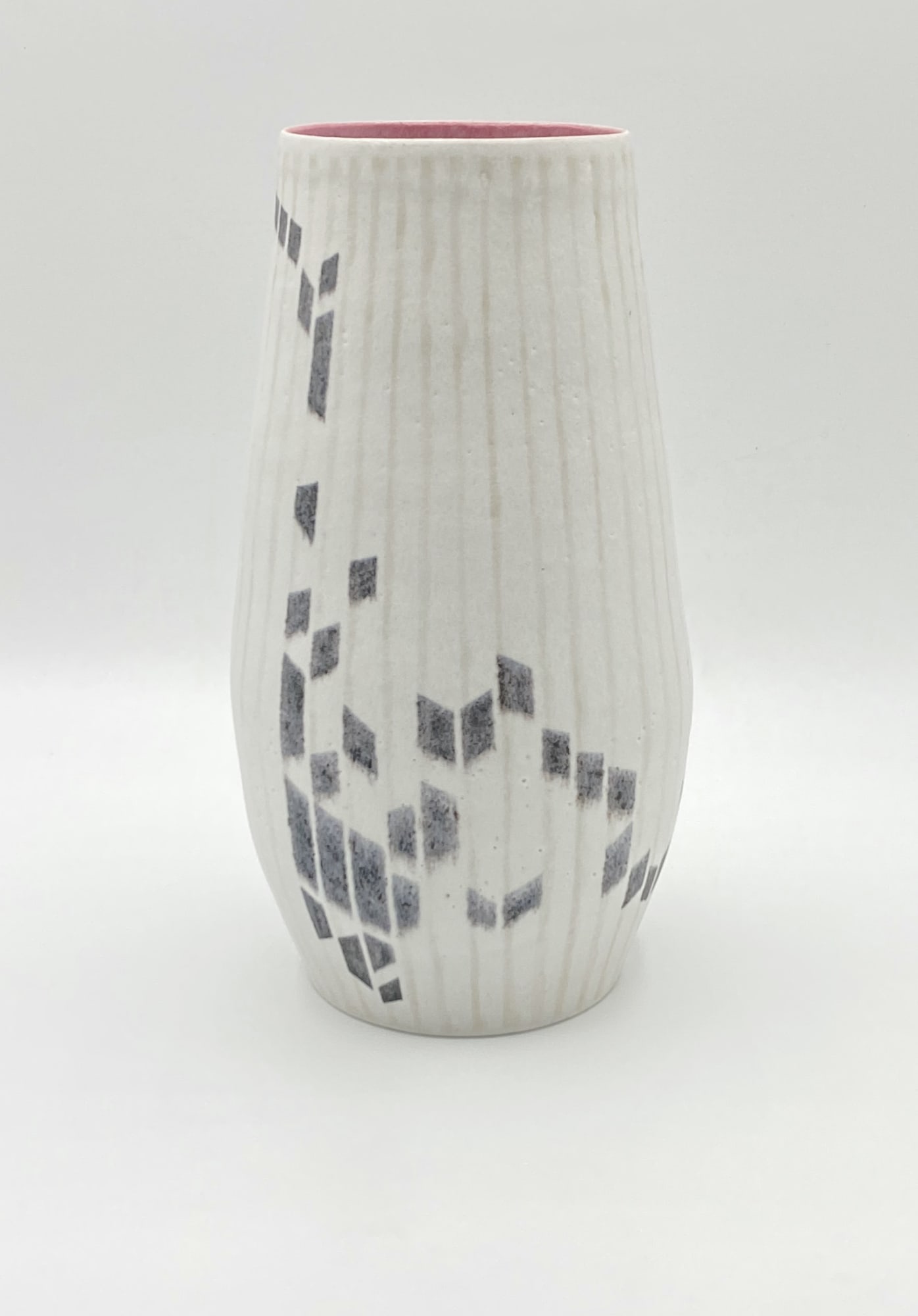 Duncan Cheetham, large graphite ribbon pot, 2021