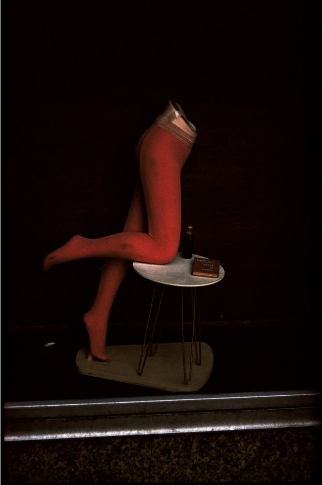 Ernst Haas Mannequin, New York Tirage chromogène posthume 30 x 45,6 cm Dim. papier: 40,8 x 51 cm