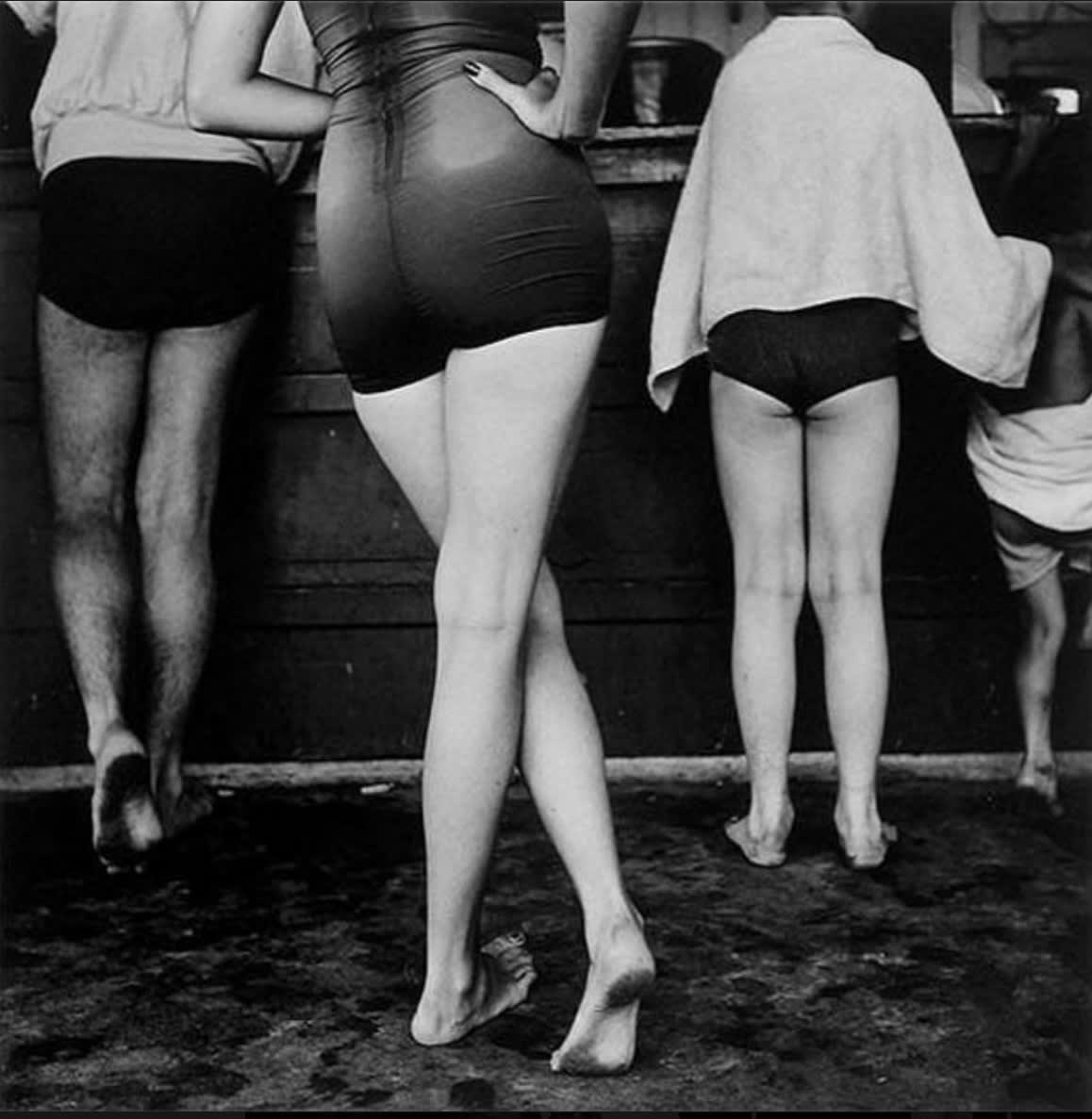 Yasuhiro Ishimoto North Avenue Beach, Chicago Tirage gélatino-argentique postérieur réalisé par l'artiste 24 x 24 cm Dim. papier: 27,7 x 37,7 cm