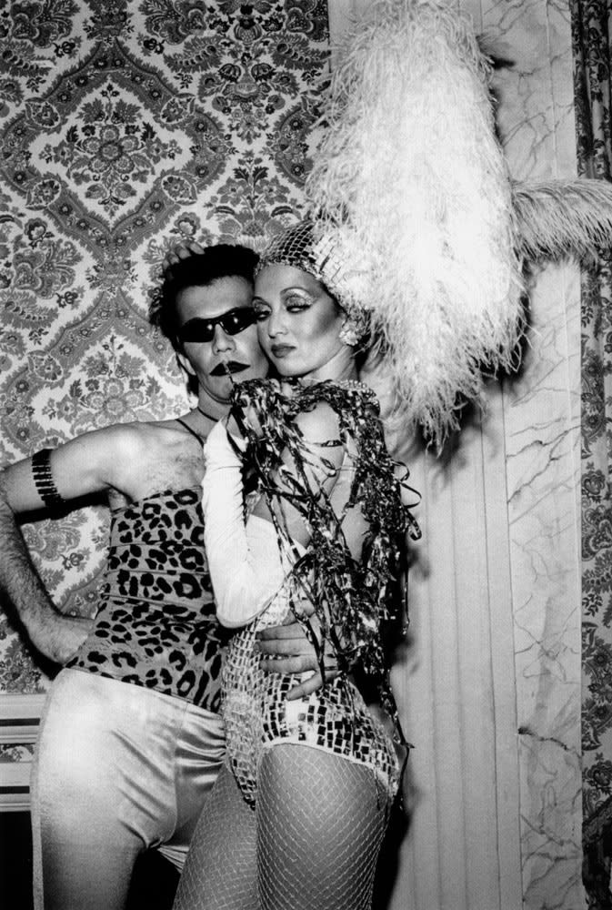 Arlene Gottfried Brazilian Carnival, Waldorf-Astoria, New York Tirage gélatino-argentique d'époque sur papier Agfa Brovira, réalisé par l'artiste 15 x 22,6 cm Dim. papier: 27,7 x 35 cm