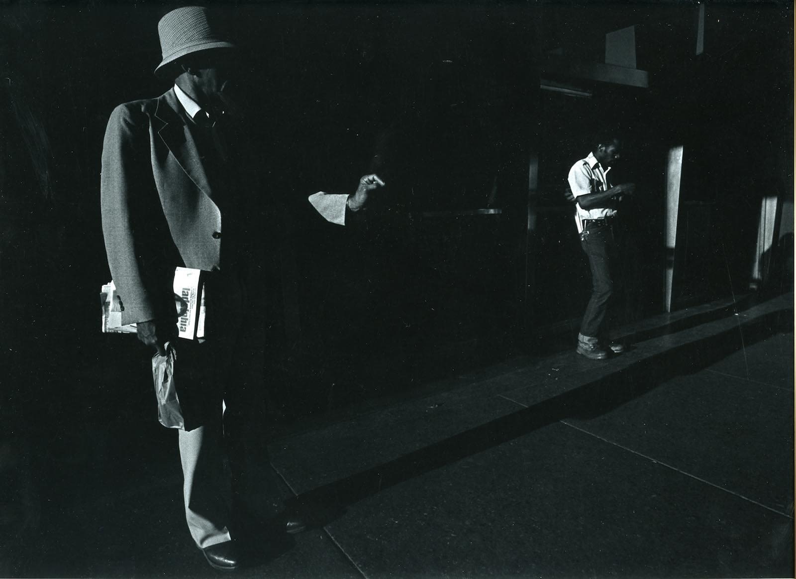 Ray K. Metzker City Whispers, Philadelphia Tirage gélatino-argentique d'époque, réalisé par l'artiste 30,3 x 22 cm Dim. papier: 35,4 x 27,5 cm