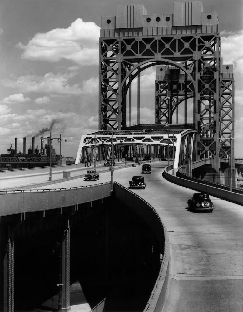 Berenice Abbott Tri-Borough Bridge: East 125th Street Approach, Manhattan Tirage gélatino-argentique postérieur 33,8 x 26,2 cm Dim. papier: 50,8 x 40,8 cm