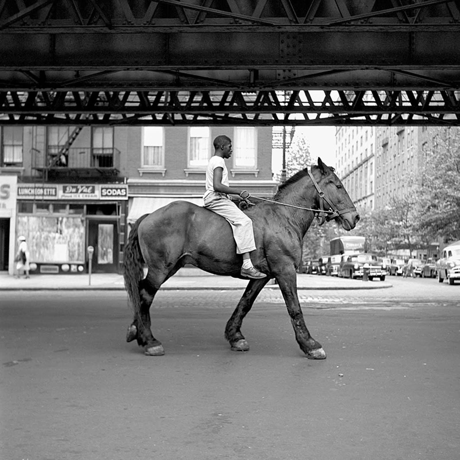 Vivian Maier New York, NY, August 11 Tirage gélatino-argentique, posthume 30 x 30 cm Dim. papier: 40 x 50 cm