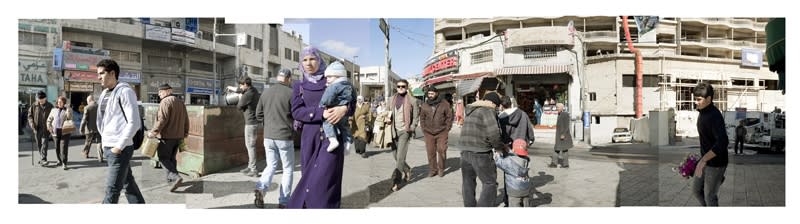 Alexis Cordesse Salah Ad-In Street Tirage C-Print, numéroté et signé Dim. papier: 55 x 186 cm