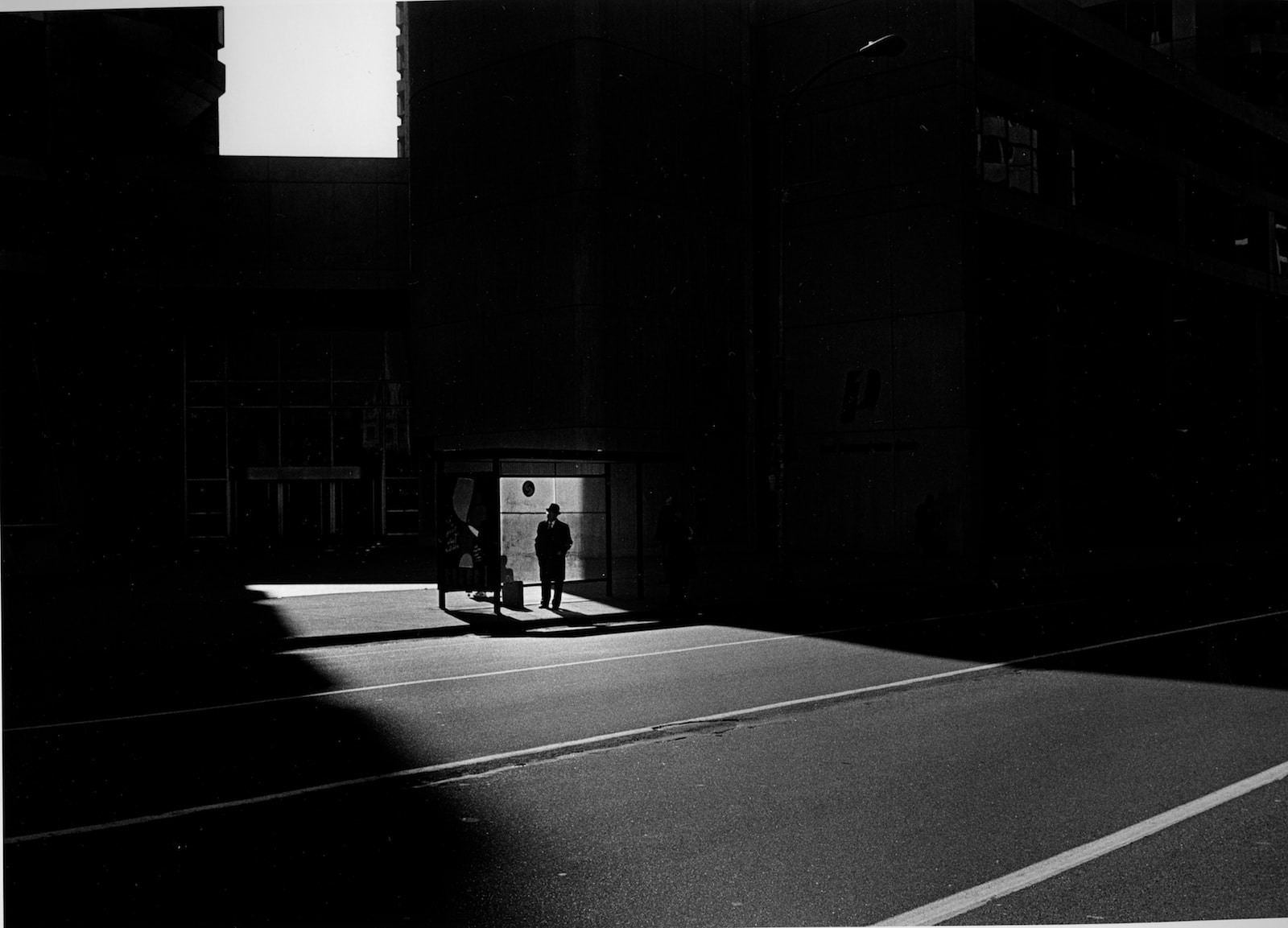 Ray K. Metzker Philadephia: City Whispers Tirage gélatino-argentique d'époque, réalisé par l'artiste 31,2 x 20,6 cm Dim. papier: 35,5 x 27,6 cm