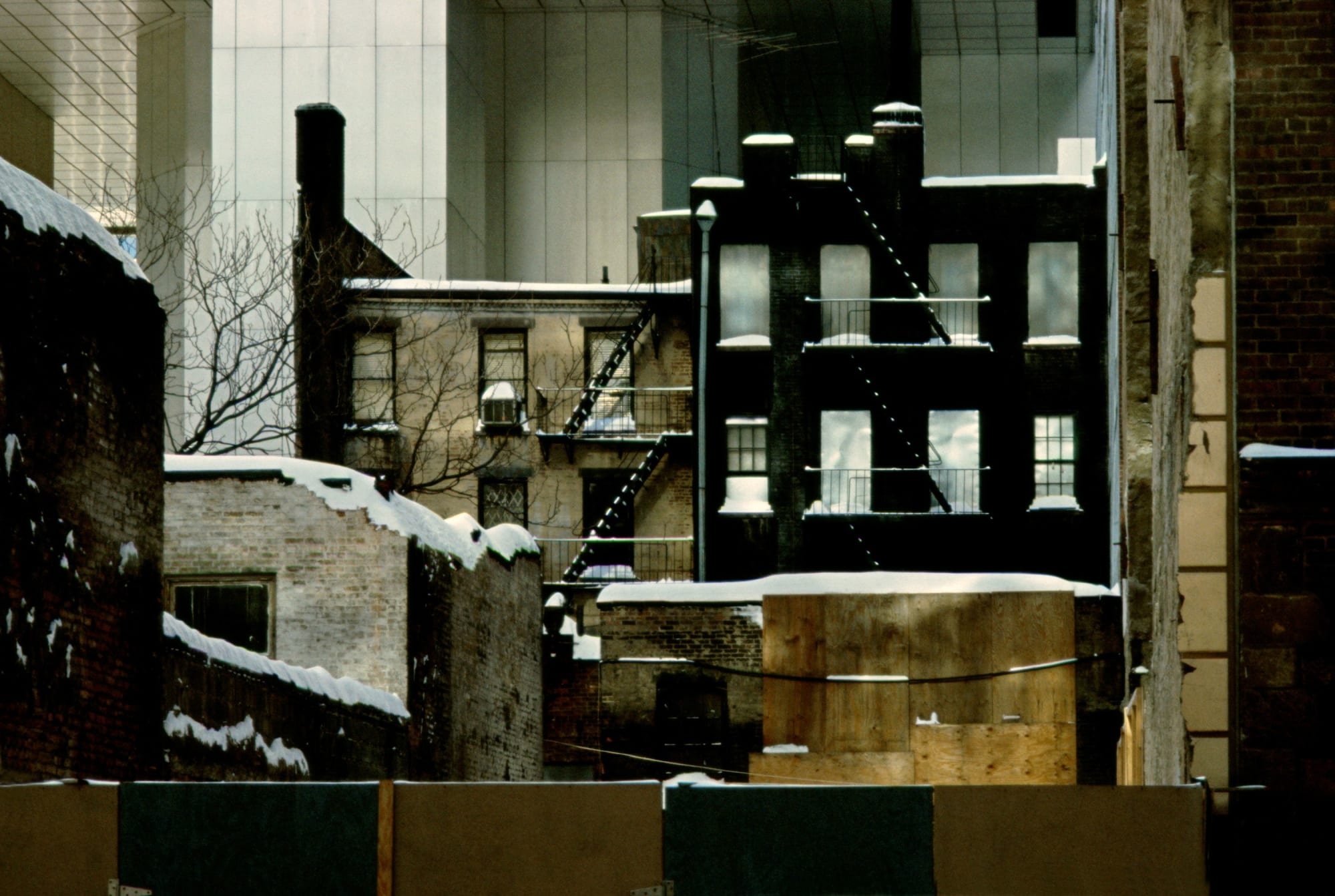 Frank Horvat, NY, USA, 55th street east, sealed up building, 1983