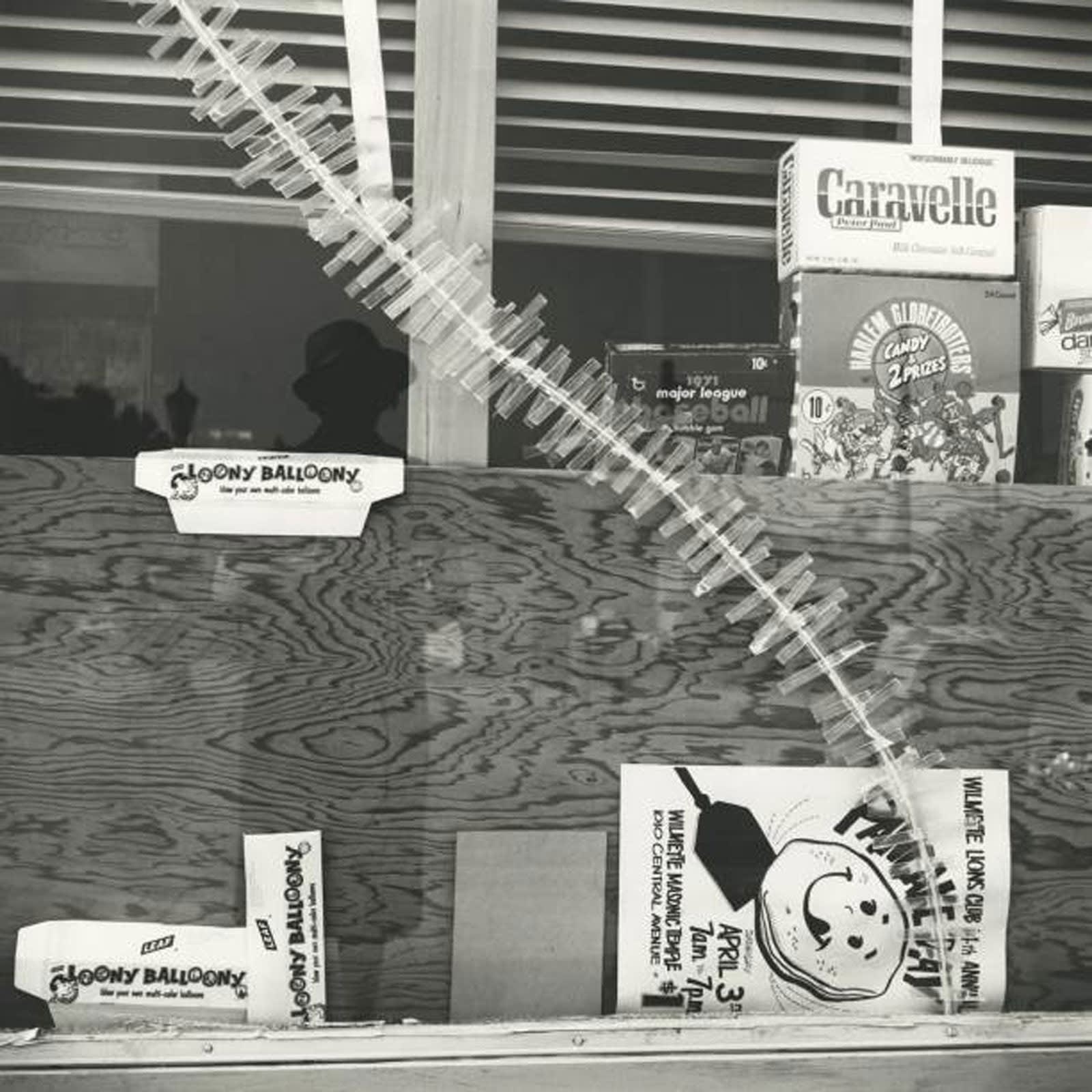 Vivian Maier Self-portrait, Chicago area Tirage gélatino-argentique, posthume 30 x 30 cm Dim. papier: 40 x 50 cm