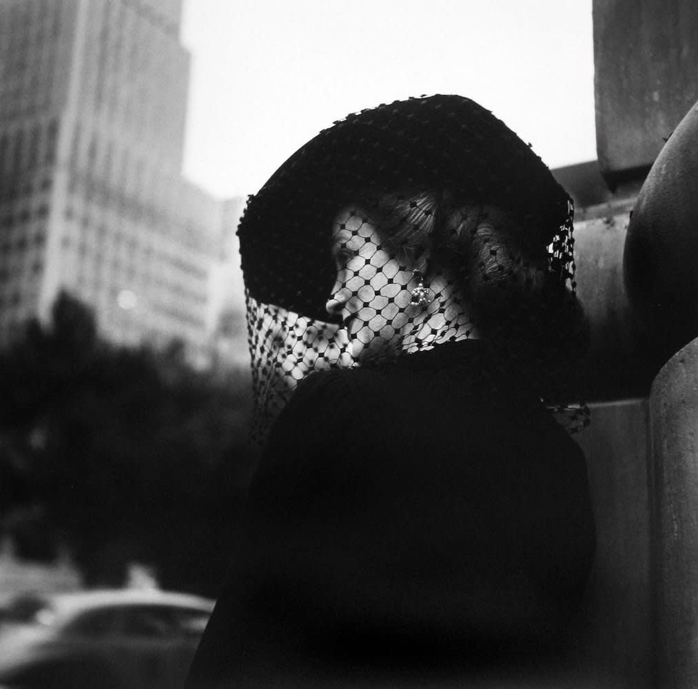 Vivian Maier Untitled Tirage gélatino-argentique, posthume 30 x 30 cm Dim. papier: 40 x 50 cm