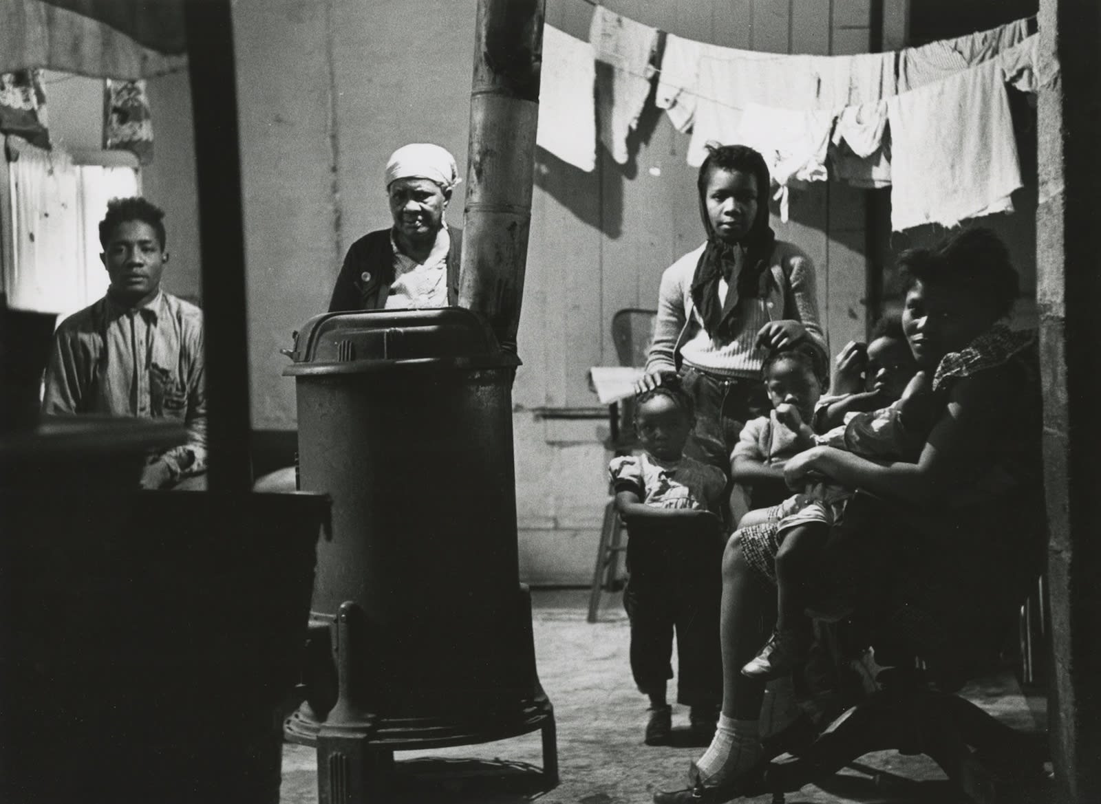 Marvin E. Newman Newly-arrived Family, Chicago Tirage gélatino-argentique d'époque Dim. papier: 25 x 34 cm