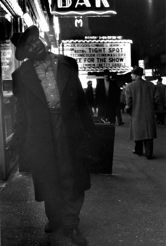 Sabine Weiss New York Tirage gélatino-argentique d'époque réalisé par l'artiste 18,6 x 29 cm Dim. papier: 18,6 x 29 cm