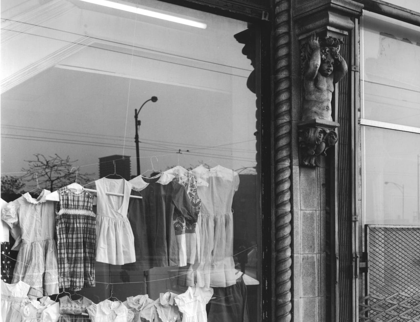 Bob Thall Roosevelt Road, east of Maxwell Street Tirage gélatino argentique postérieur 24,1 x 30,4 cm Dim. papier: 27,8 x 35,4 cm