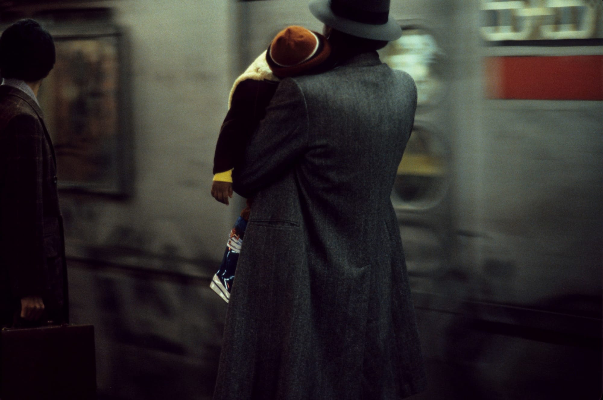 Frank Horvat, NY, USA, father and child in the subway, 1984