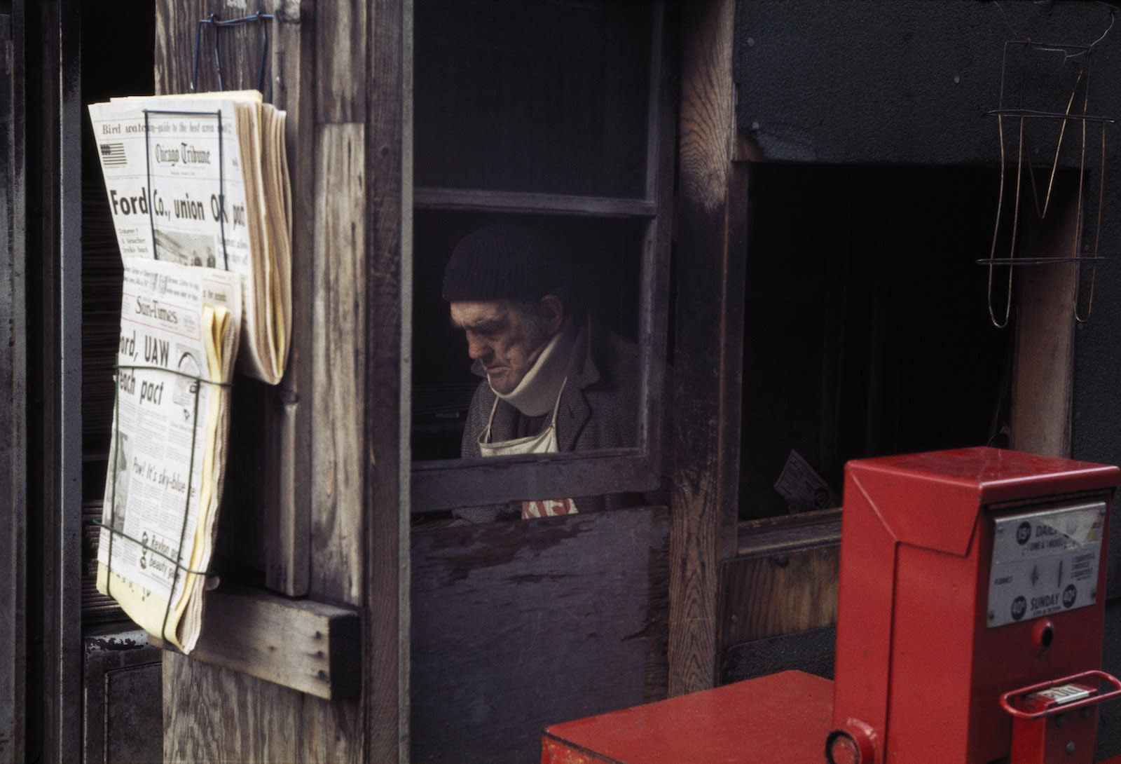 Vivian Maier Chicago Tirage chromogène, posthume 25,3 x 38,2 cm Dim. papier: 40,4 x 50,9 cm