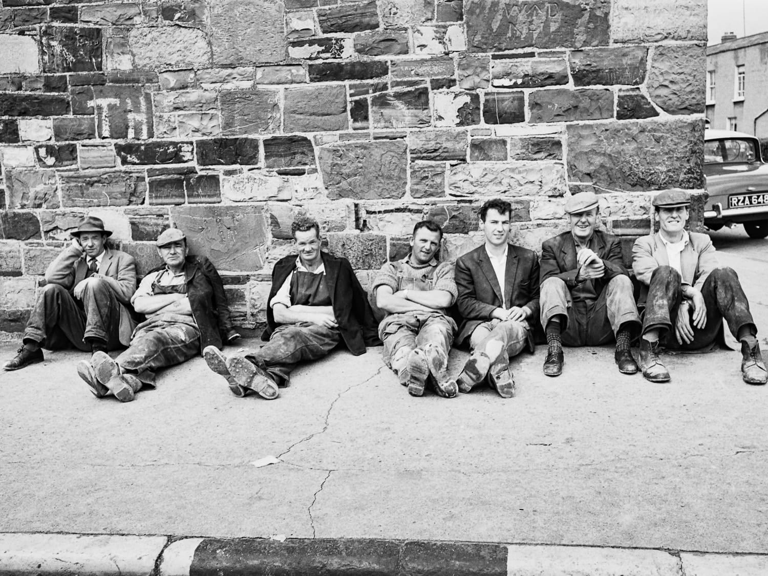 Edward Quinn, Work Men Resting, Dublin, 1963 | Michael Hoppen Gallery
