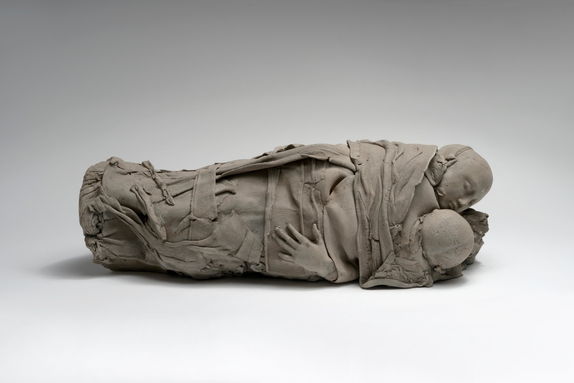 Georges Jeanclos Couple dormeur Sculpture en terre cuite