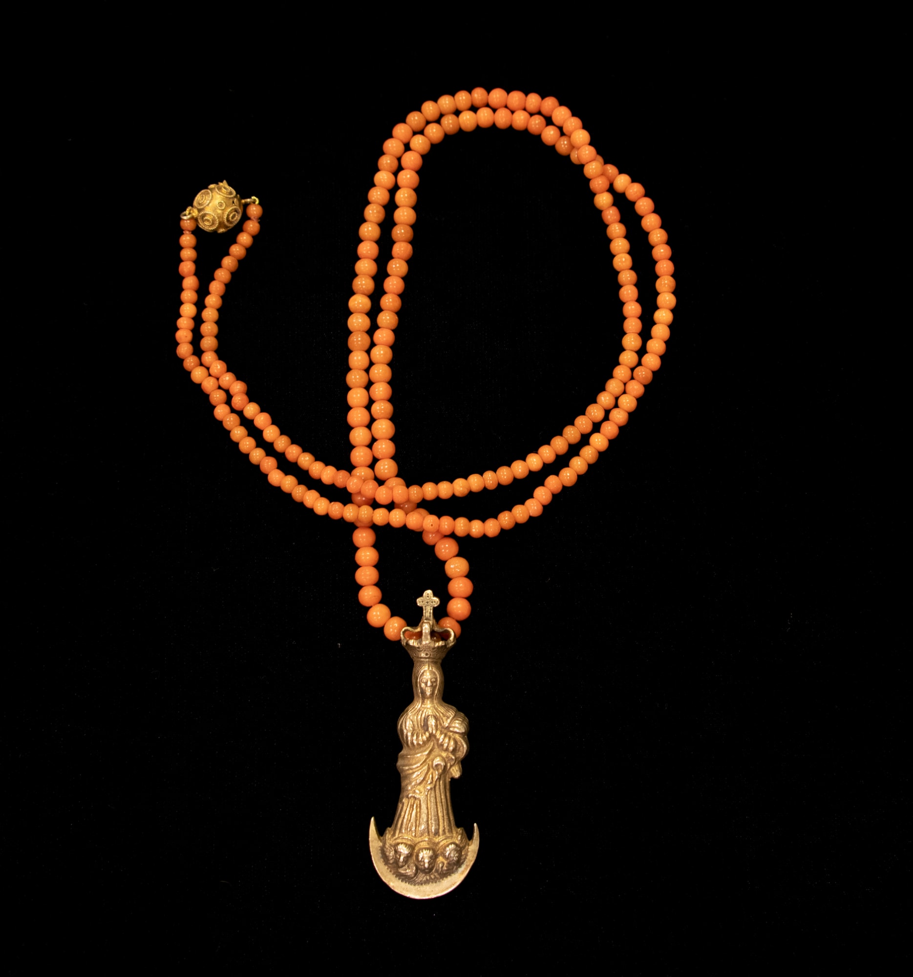 Bijoux, Collier de corail avec Notre-Dame du Rosaire, XIXe siècle