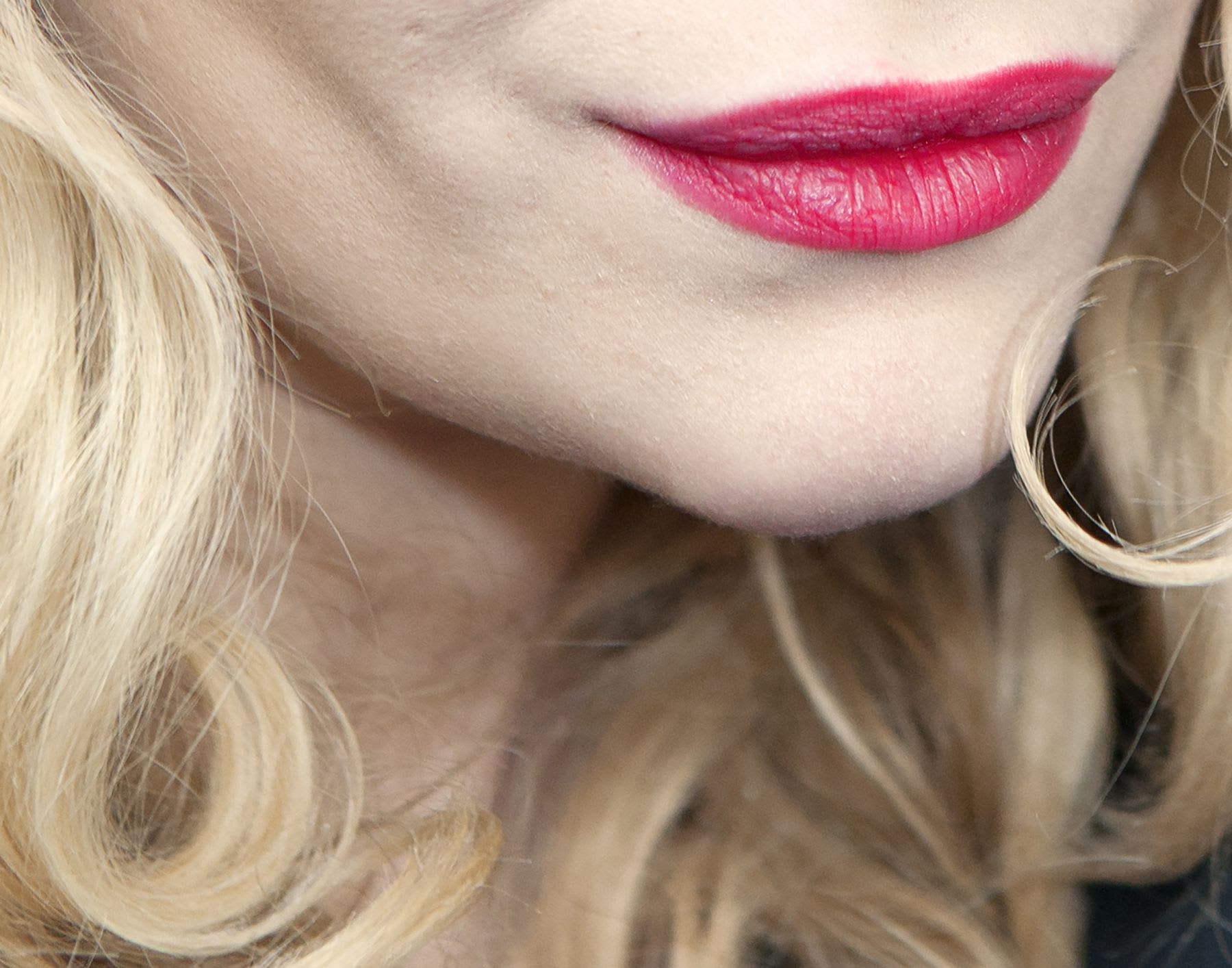 Jessica Craig-Martin, Pink Curve, 2017