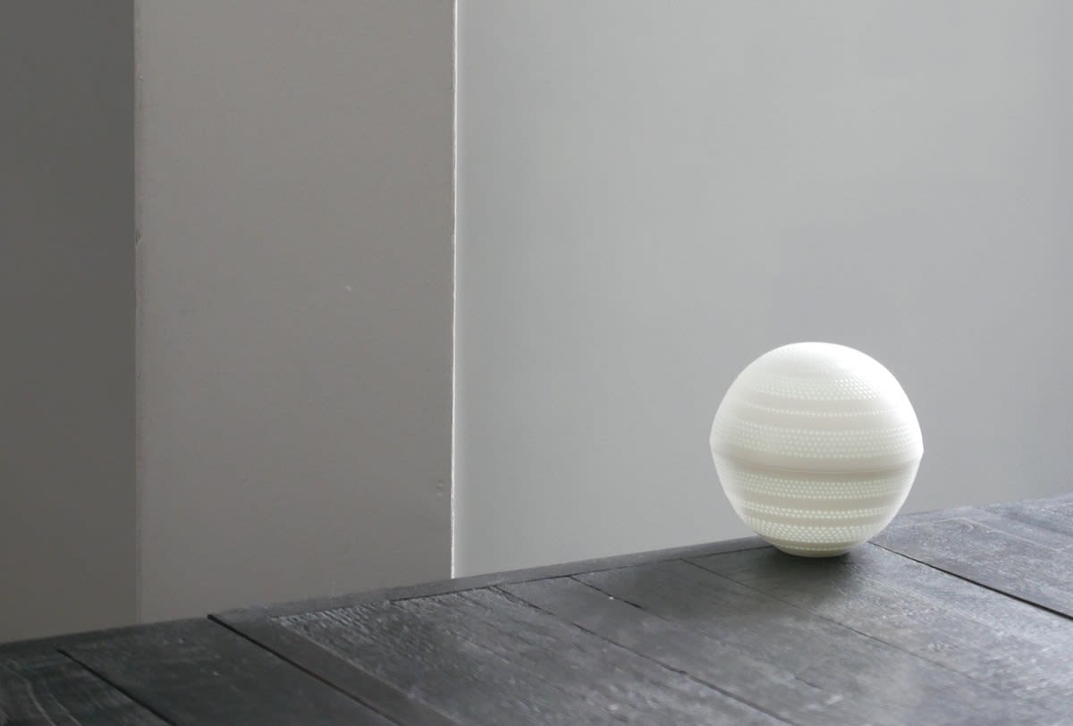 Niisato Akio, 光蓋物 Light Box