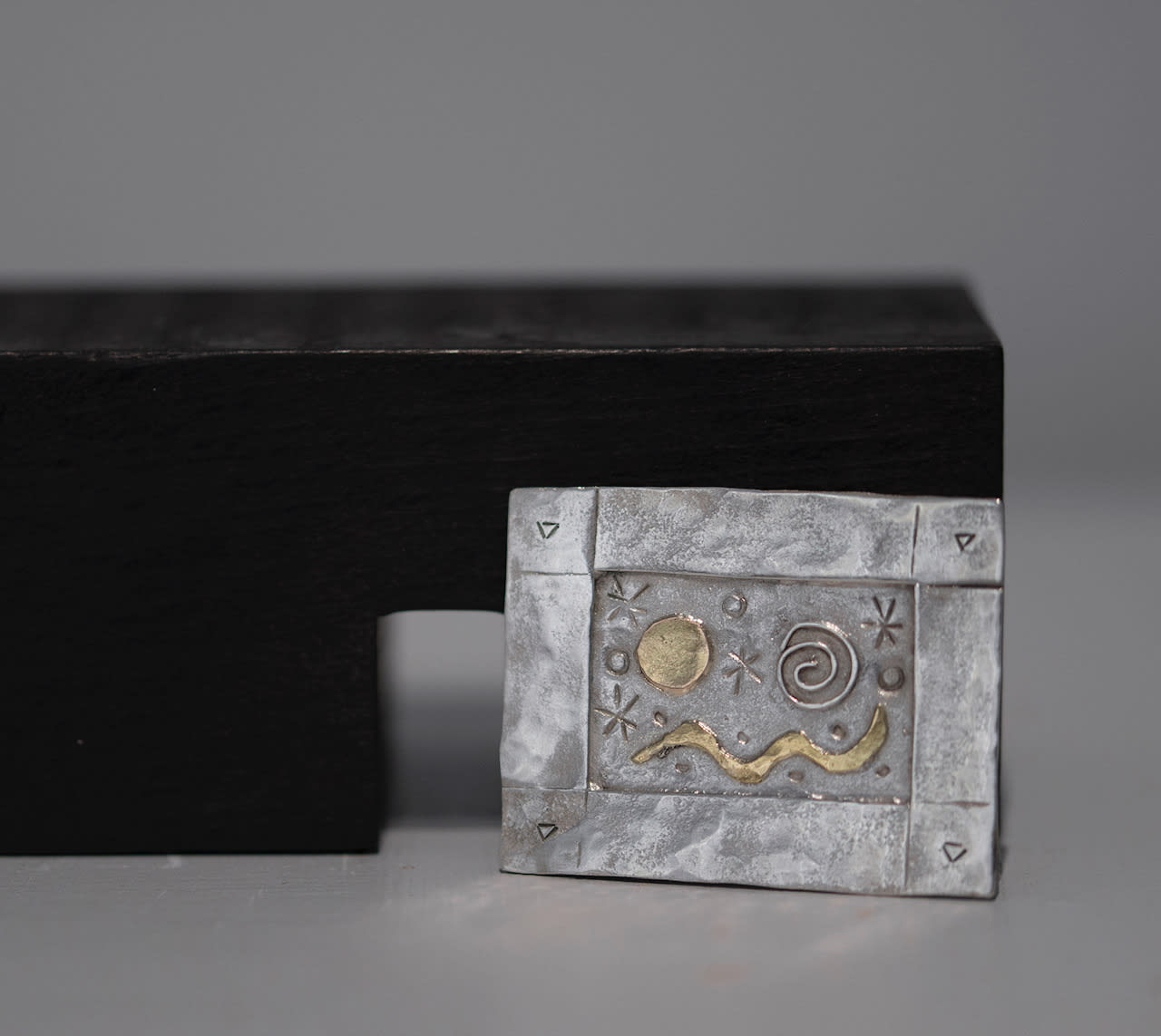 Breon O'Casey, Brooch with Gold