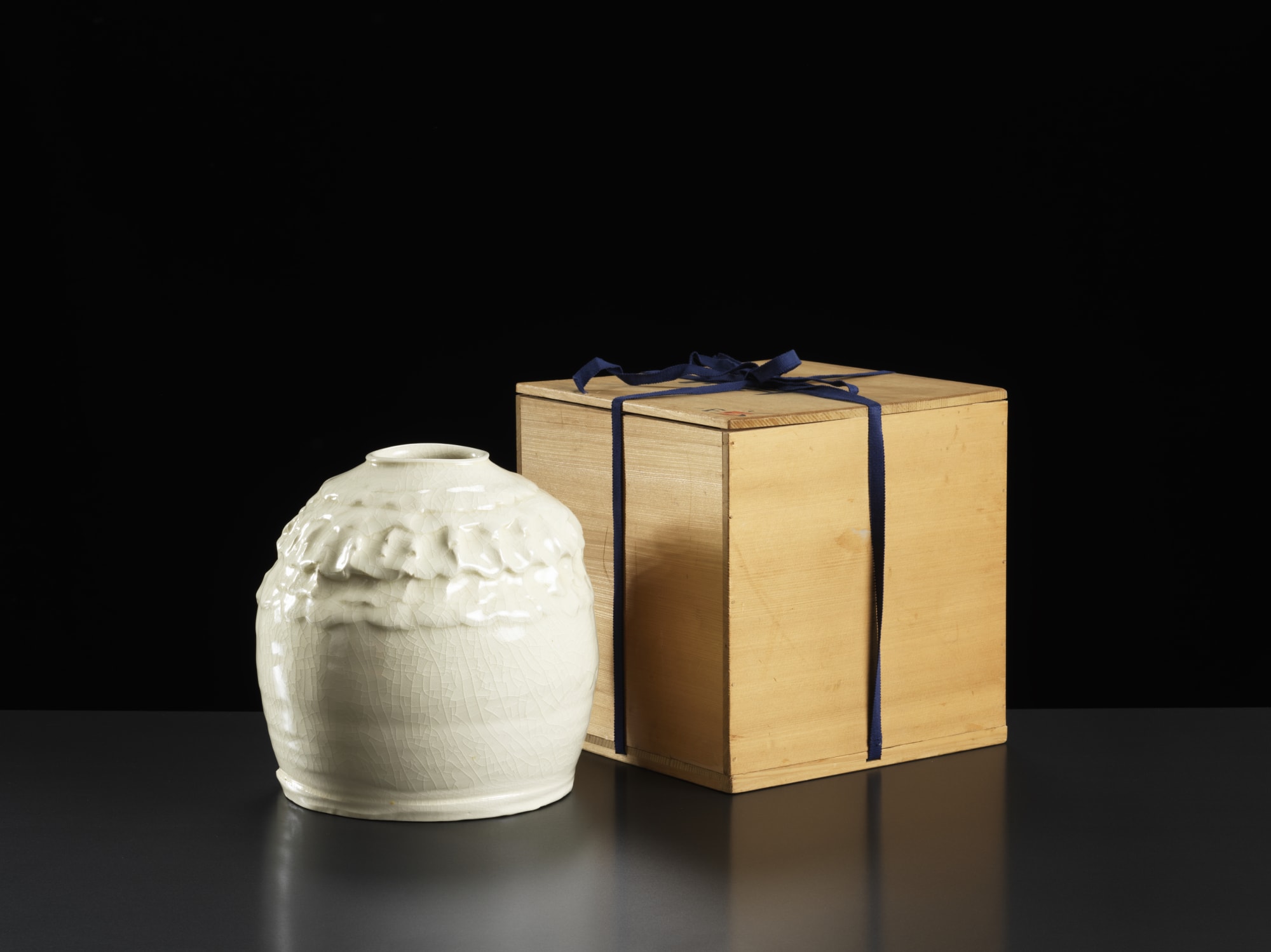 Ryoji Koie, Large Porcelain Tsubo, 1985