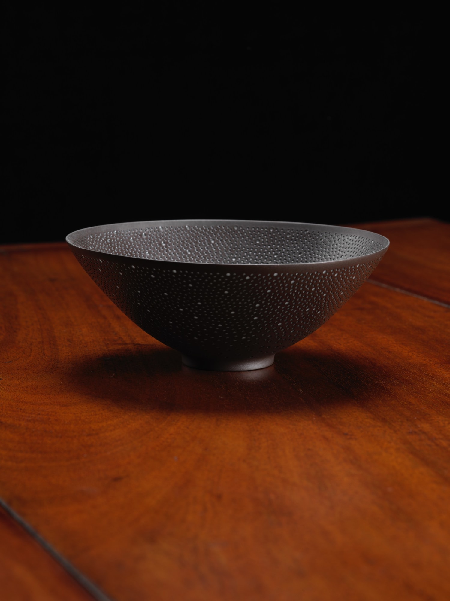 Niisato Akio, Black Light Bowl, 2021