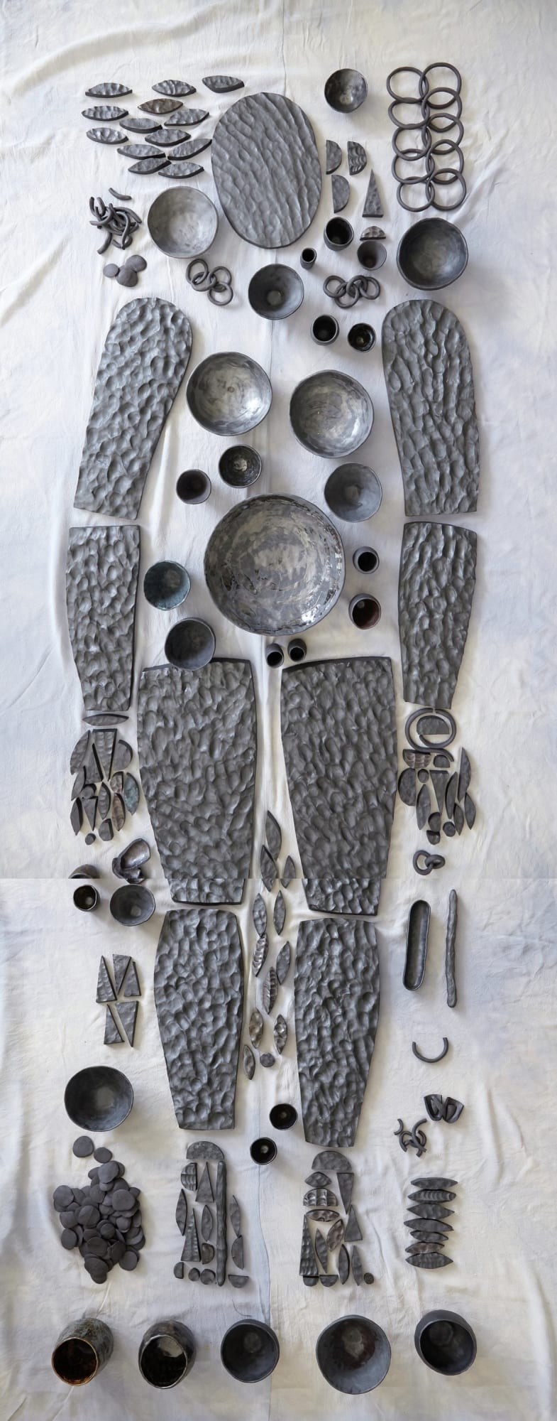 Sári Ember, Figure with belongings, 2022